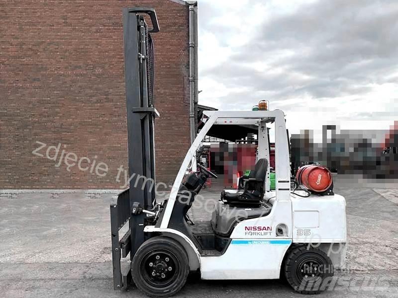 Nissan UG1F2A35DU Carrelli elevatori GPL