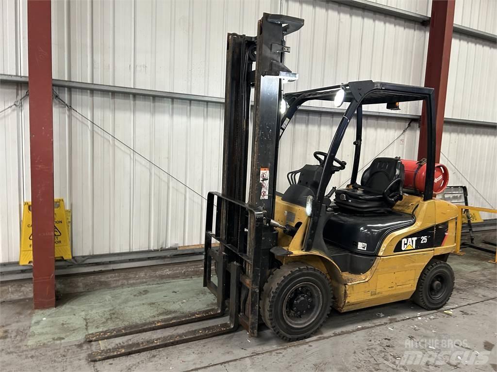 CAT GP25N Carrelli elevatori GPL