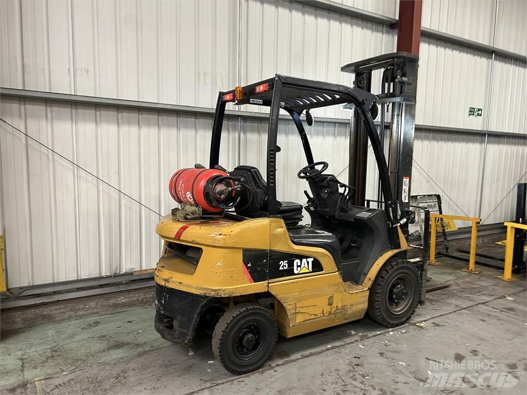 CAT GP25N Carrelli elevatori GPL
