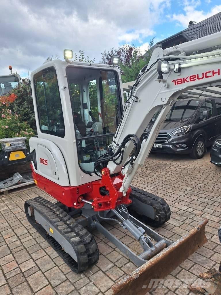 Takeuchi TB 225 Miniescavatori
