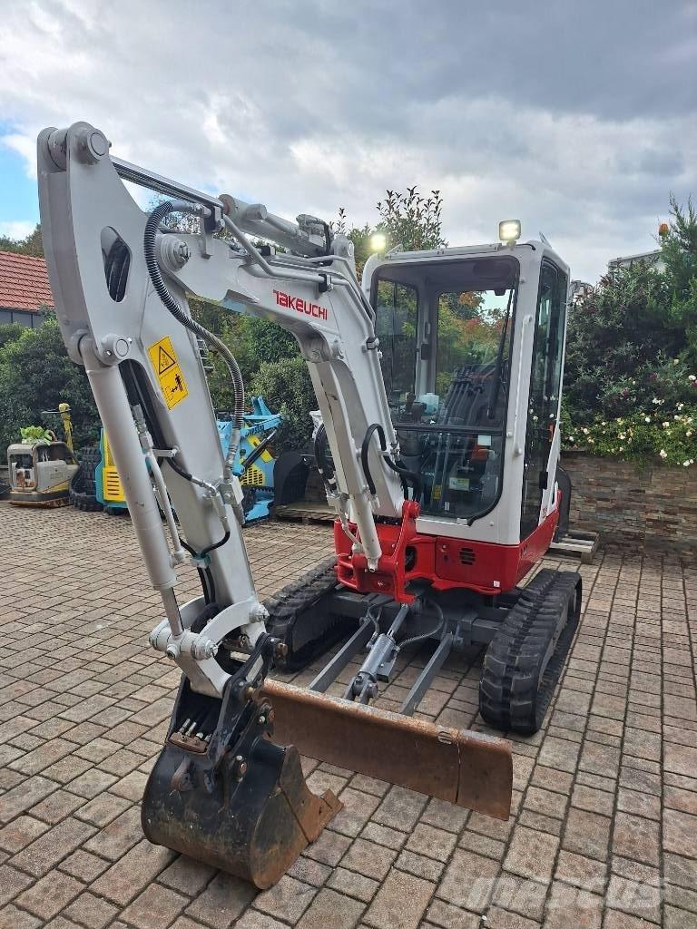 Takeuchi TB 225 Miniescavatori
