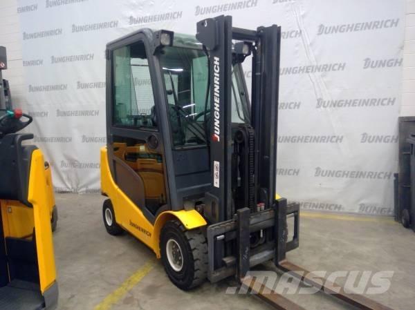 Jungheinrich TFG 320 Carrelli elevatori GPL