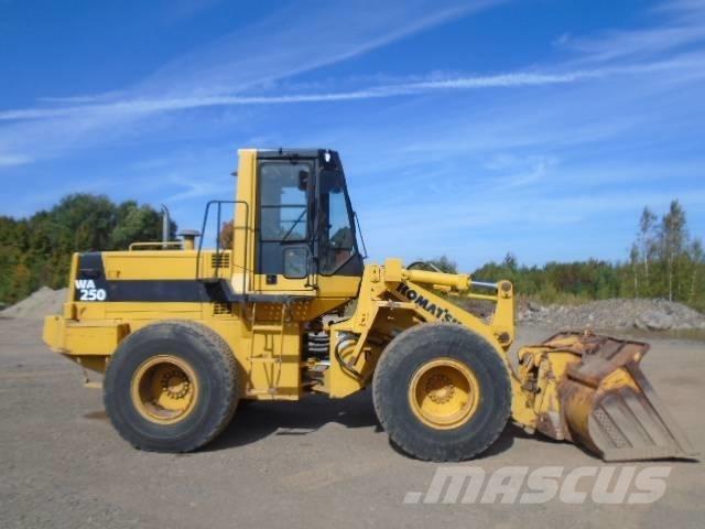 Komatsu WA 250 Pale gommate