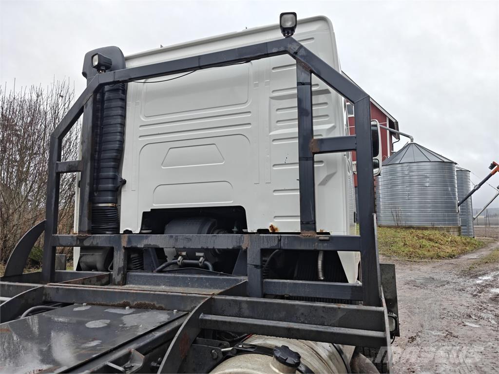 Volvo FH 12 Camion per il trasporto di macchine forestali