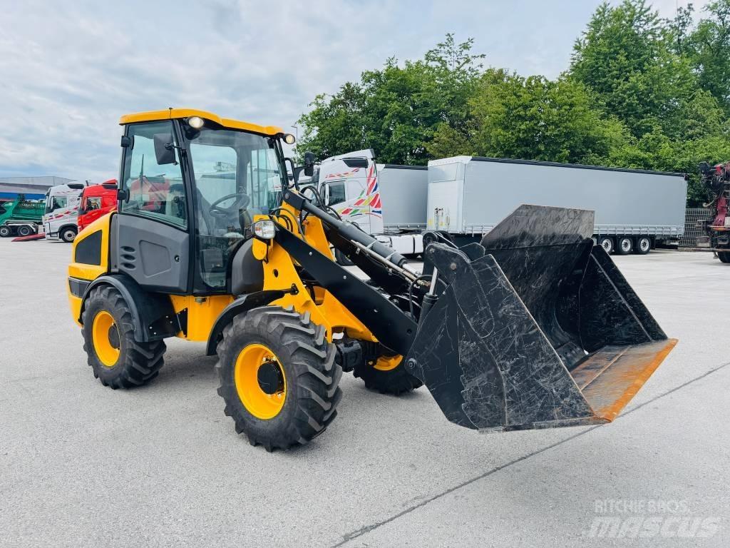 JCB 406 Pale gommate