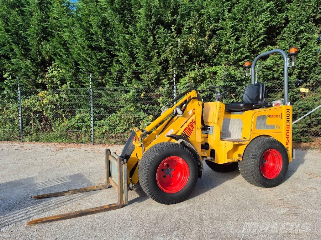Knikmops KM 130 Pale gommate