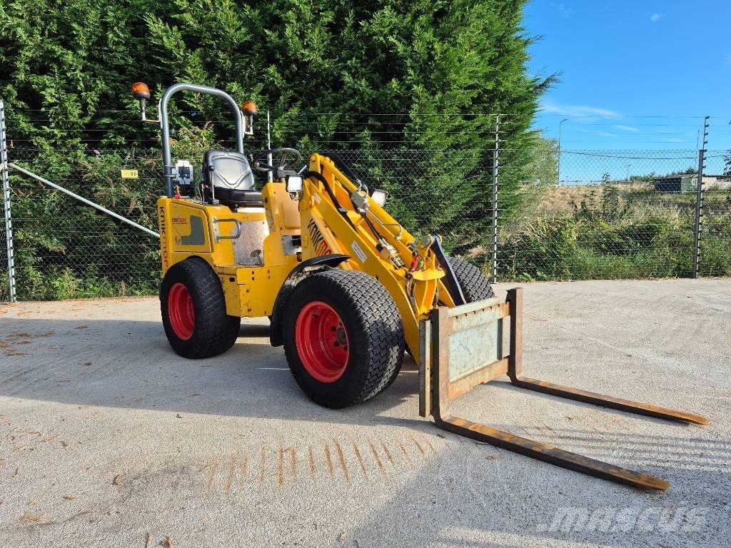 Knikmops KM 130 Pale gommate