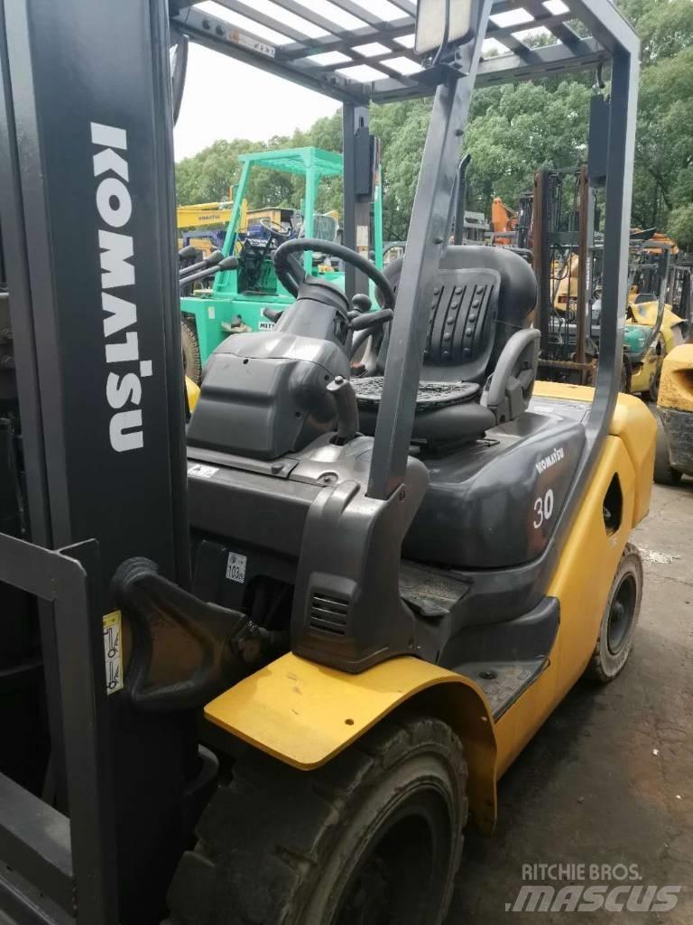 Komatsu 30 Sollevatori telescopici