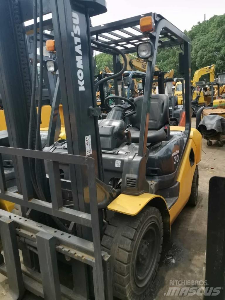 Komatsu 30 Sollevatori telescopici
