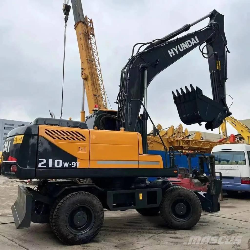 Hyundai R210W-9 Escavatori gommati
