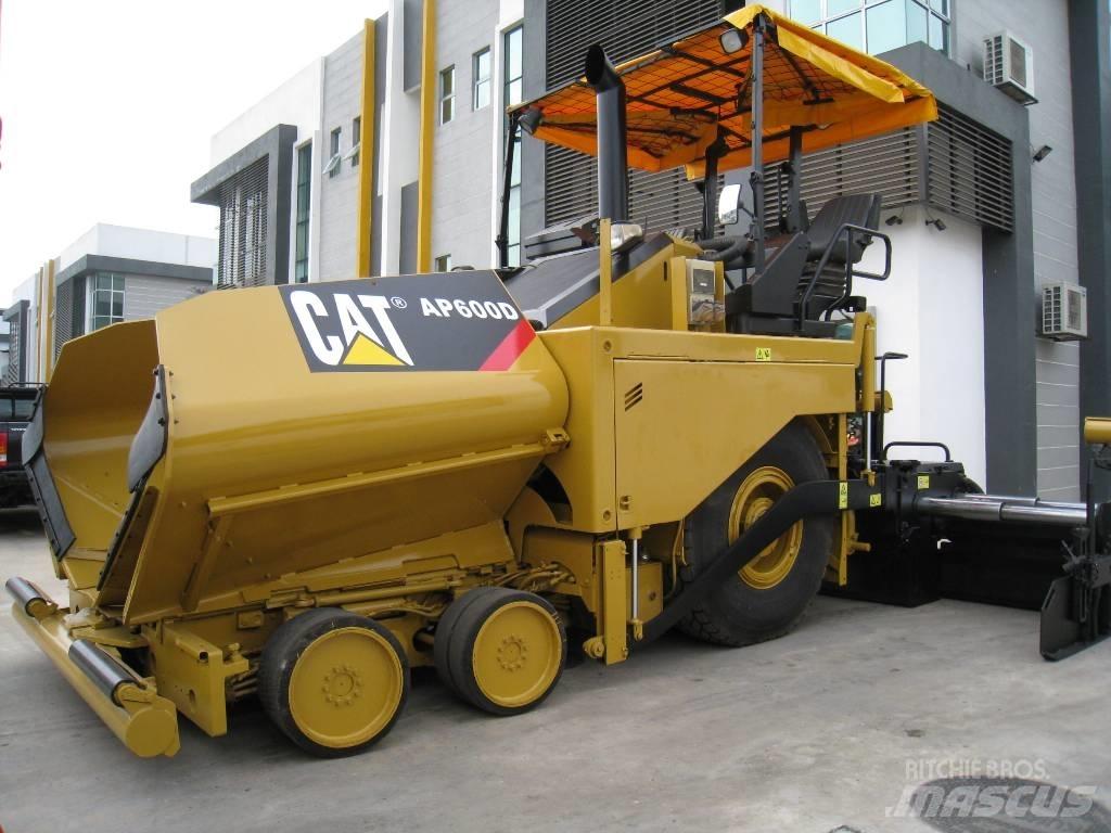 CAT AP 600 D Finitrici