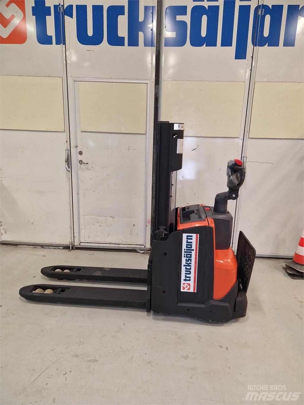 Toyota SWE200D Carrelli elevatori bassi a piattaforma