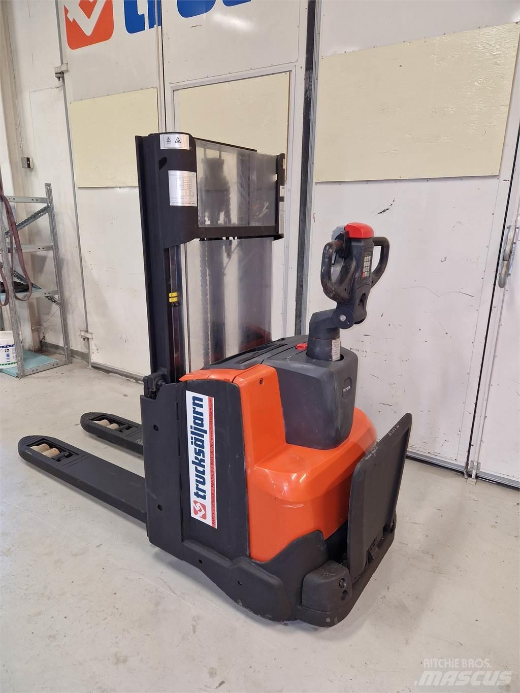 Toyota SWE200D Carrelli elevatori bassi a piattaforma