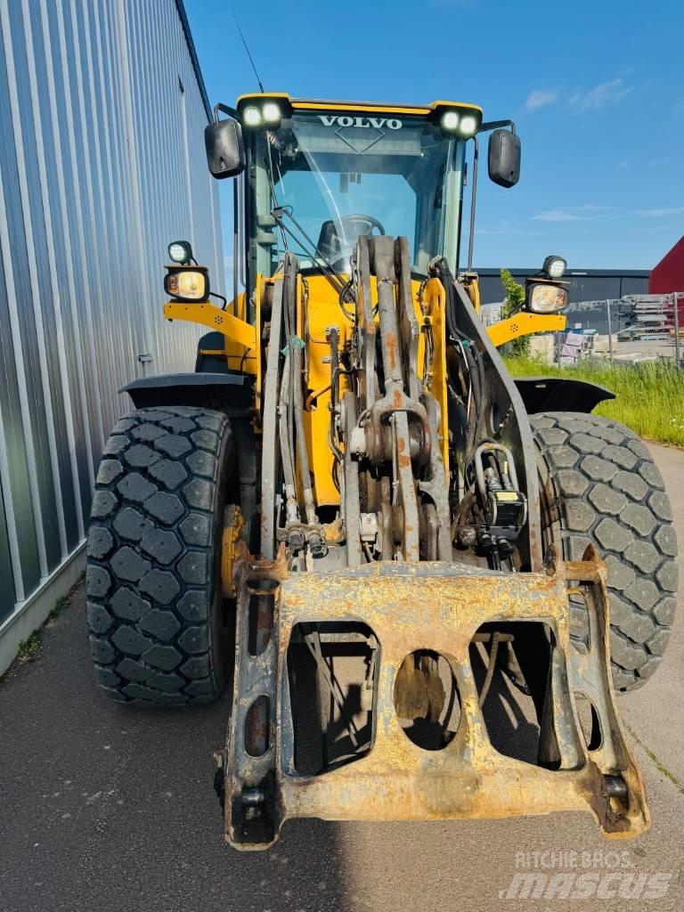 Volvo L 90 G Pale gommate