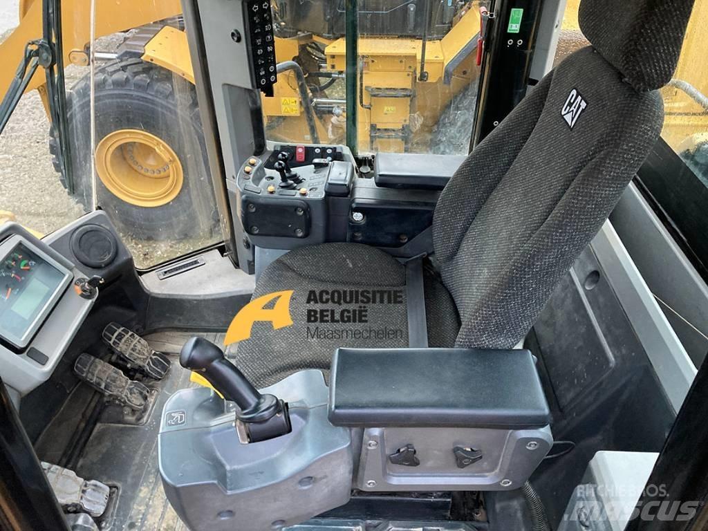 CAT 966M Pale gommate