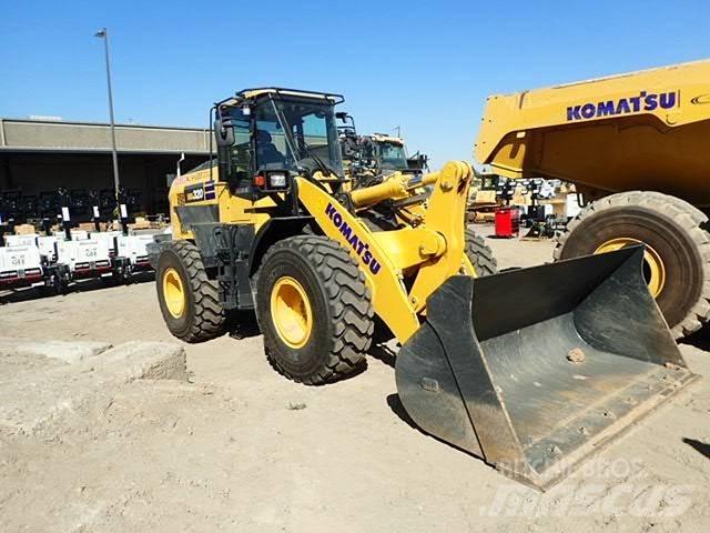 Komatsu WA320-8 Pale gommate