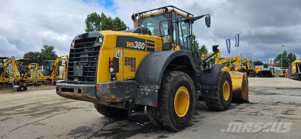 Komatsu WA380-8 Pale gommate