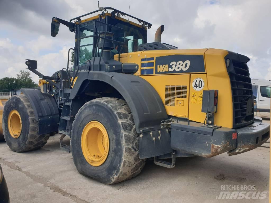 Komatsu WA380-8 Pale gommate