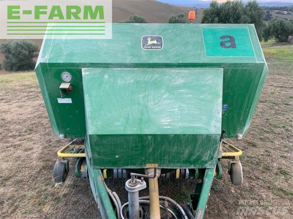 John Deere 690 Presse quadre
