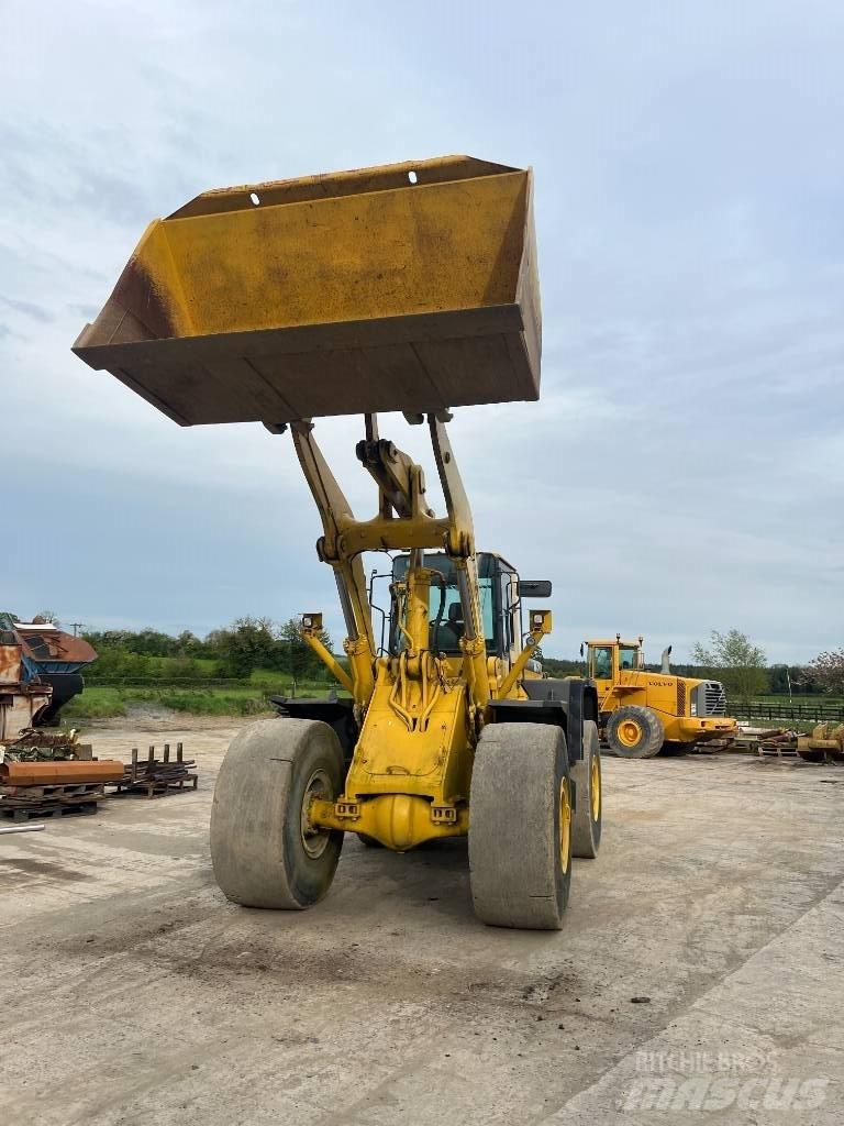 Komatsu WA 470-3H Pale gommate