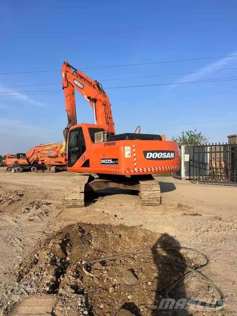 Doosan DH 225 LC-9 Escavatori cingolati