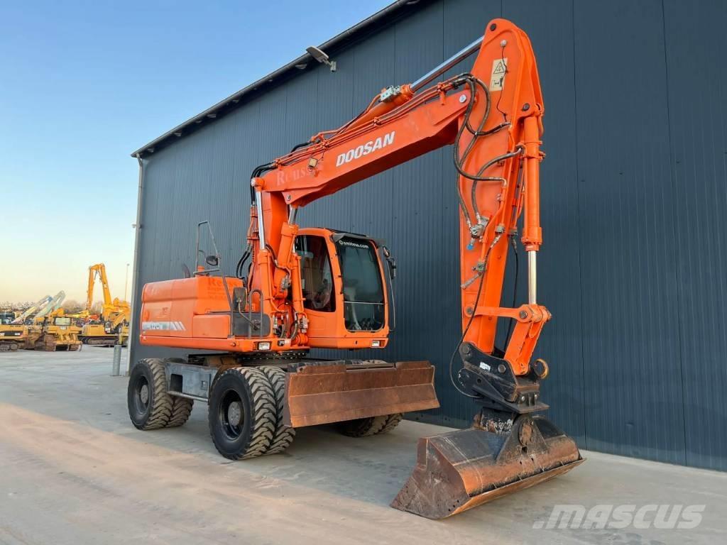 Doosan DX170W Escavatori gommati