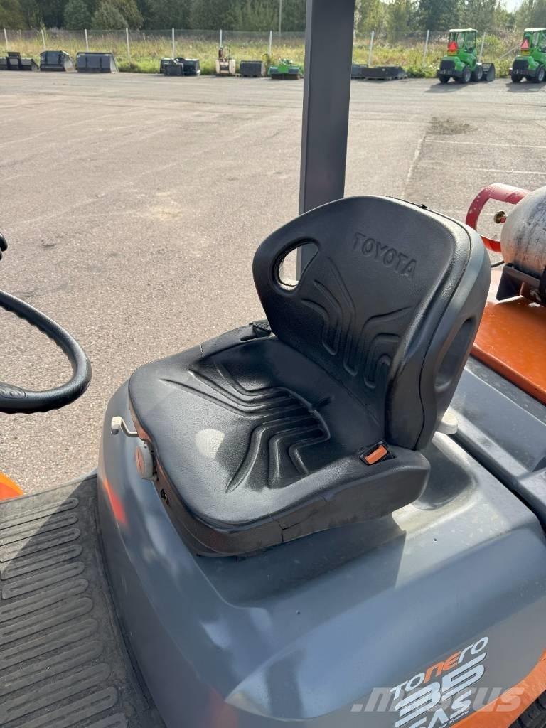 Toyota 02-7 FGJF 35 Carrelli elevatori GPL