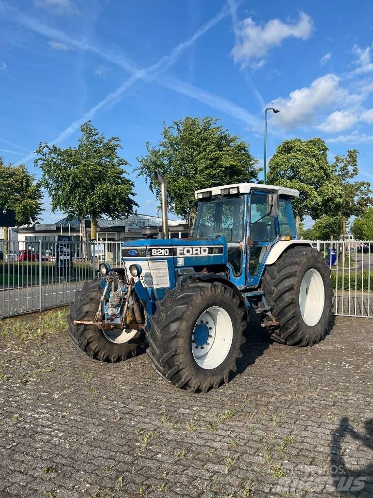 Ford 8210 III Trattori