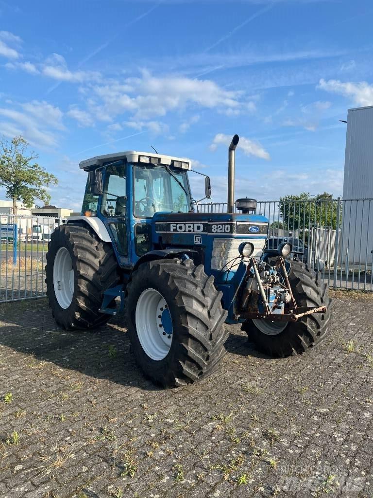 Ford 8210 III Trattori