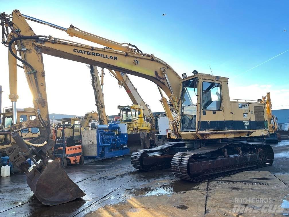 CAT 225 Escavatori cingolati