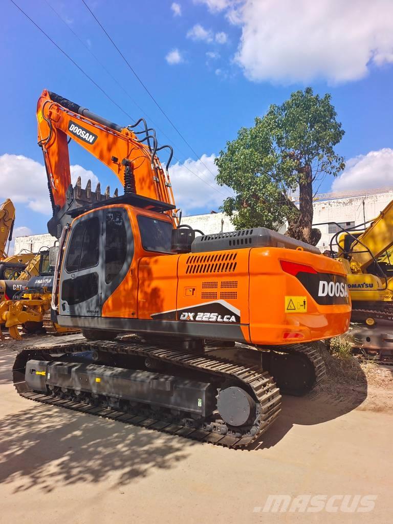 Doosan DX 225 LCA Escavatori cingolati