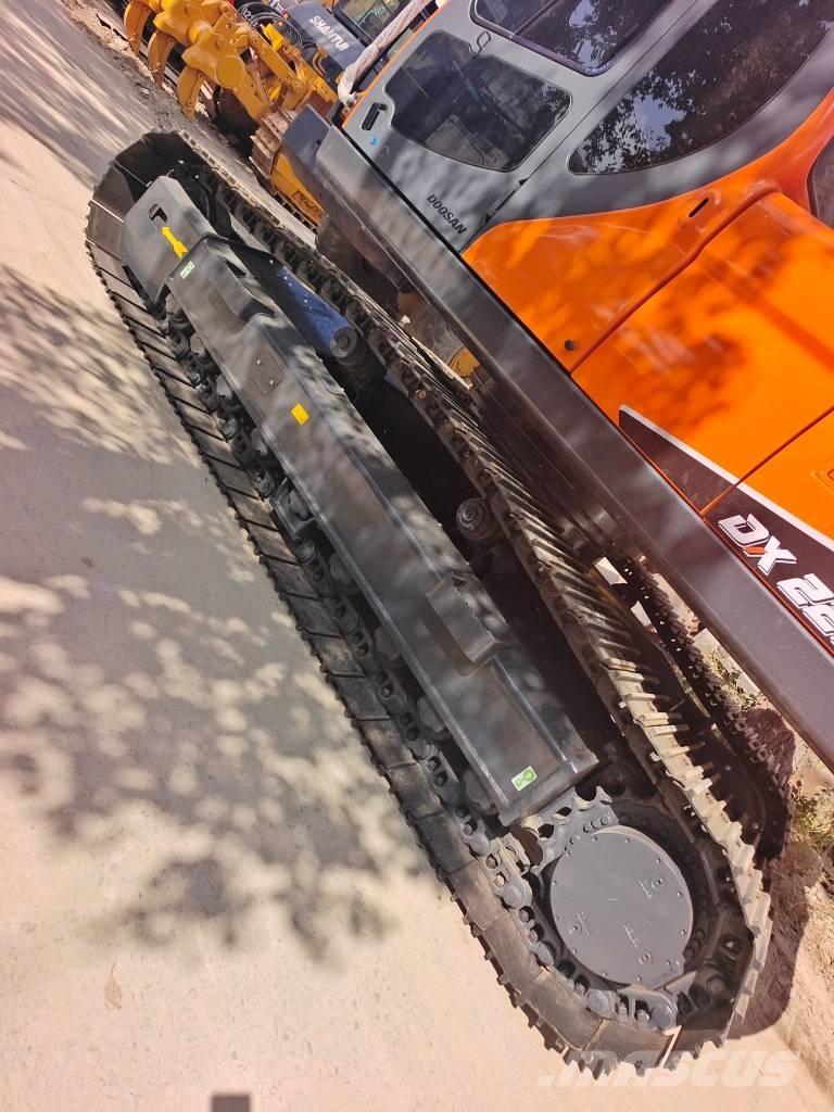 Doosan DX 225 LCA Escavatori cingolati