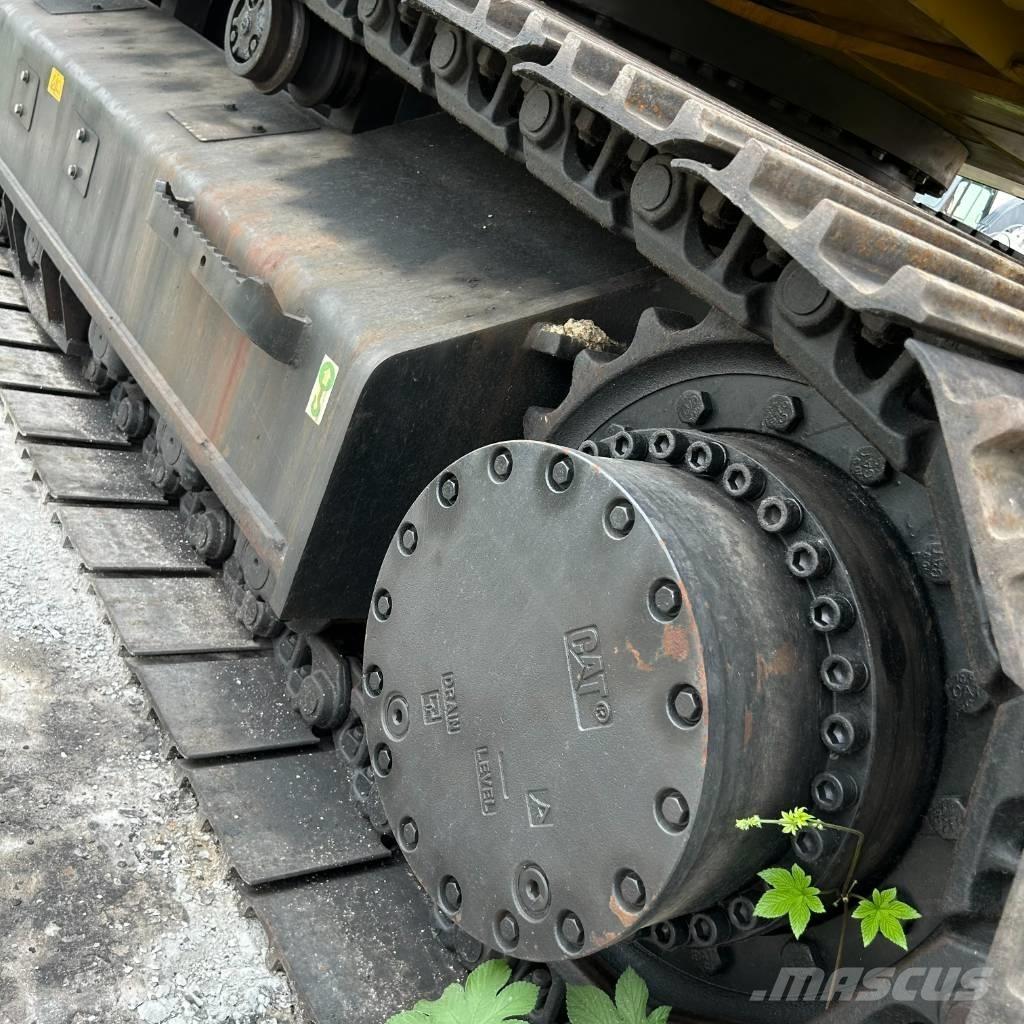 CAT 330D2 Escavatori cingolati