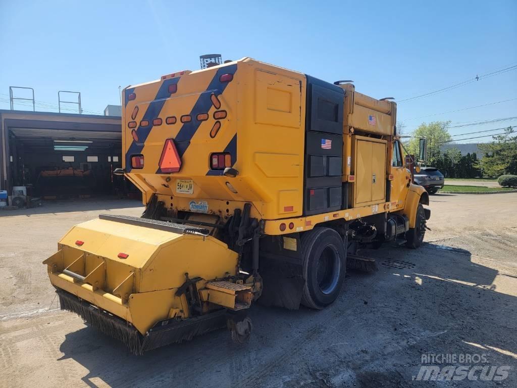 International 4700 Autocarro spazzatrice