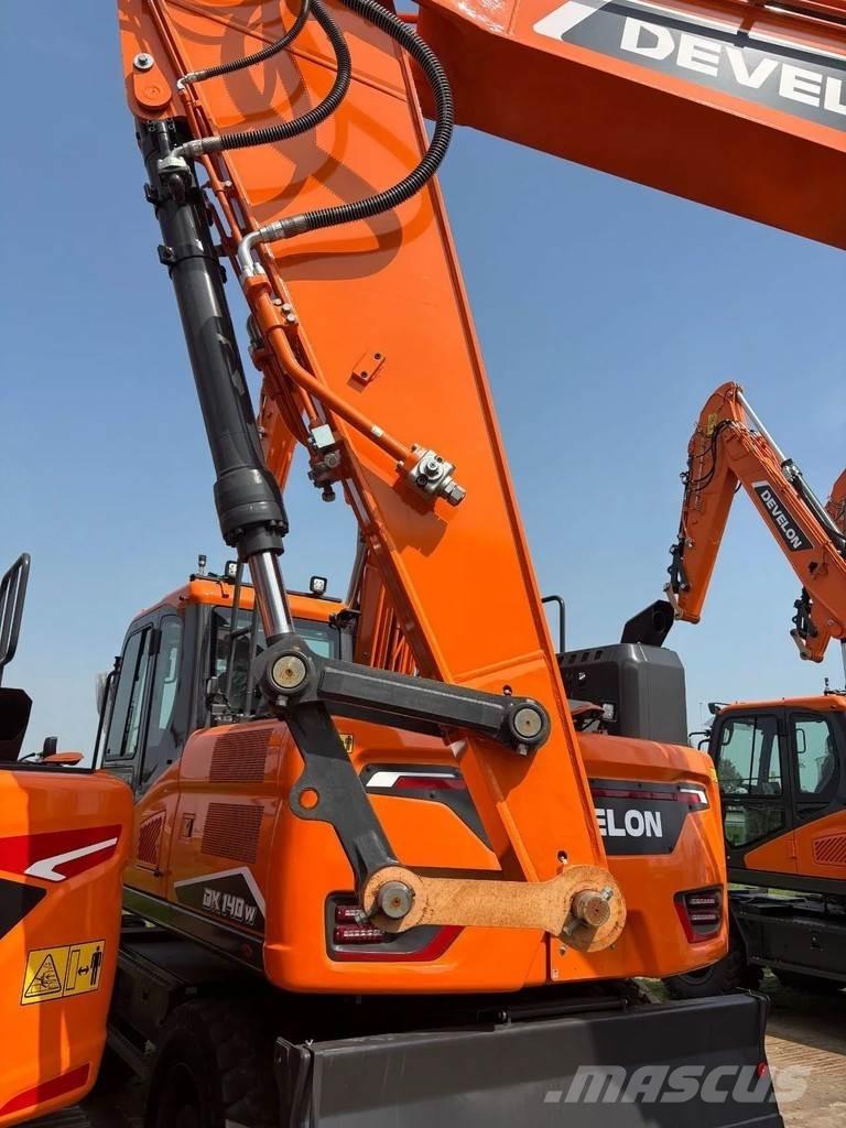 Develon DX255LC-7 Escavatori cingolati