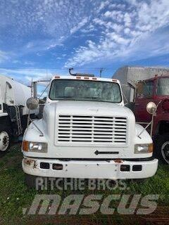 International 4700 Camion con sponde ribaltabili