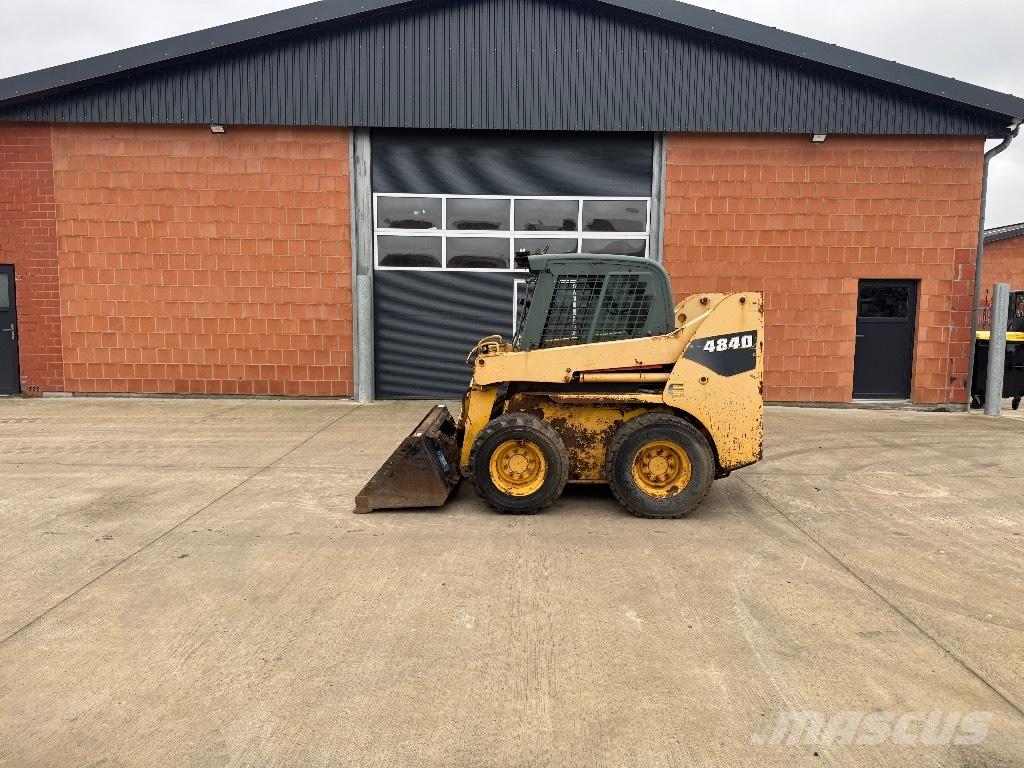 Gehl 4840 Mini Pale Gommate