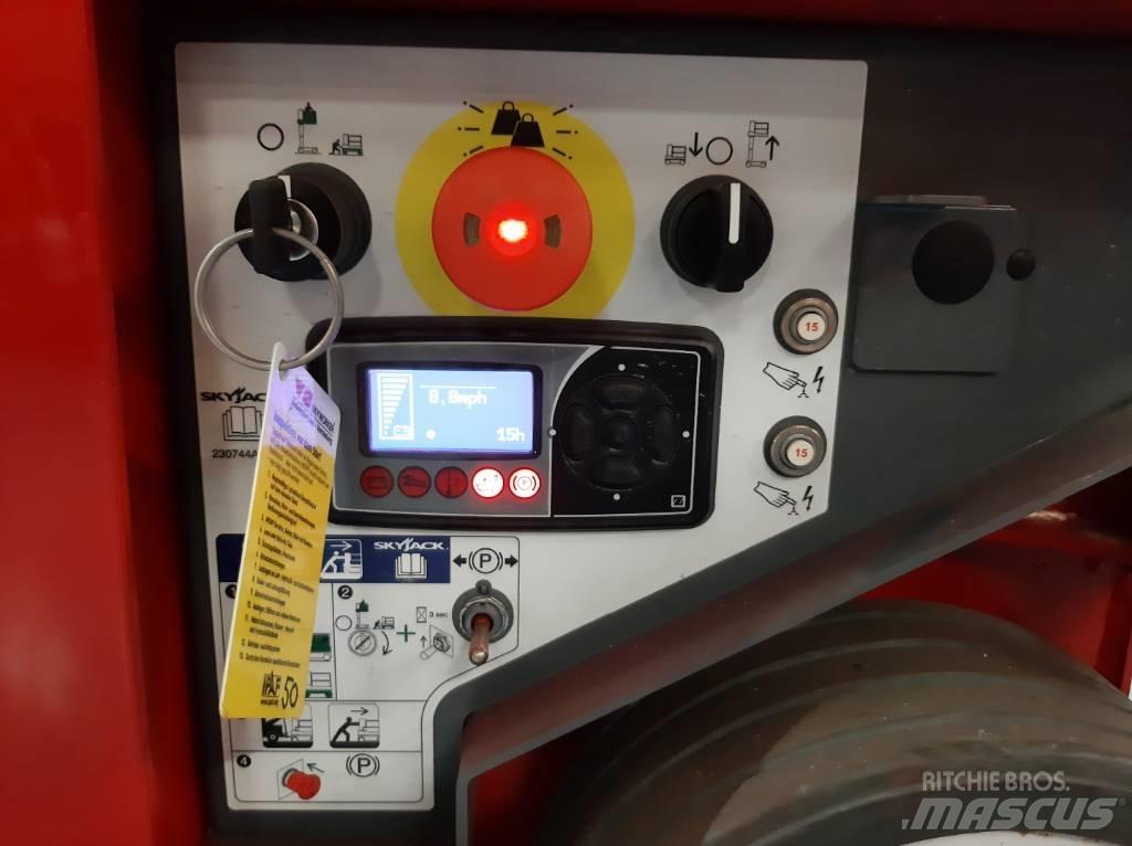 SkyJack SJ12 E Sollevatori verticali