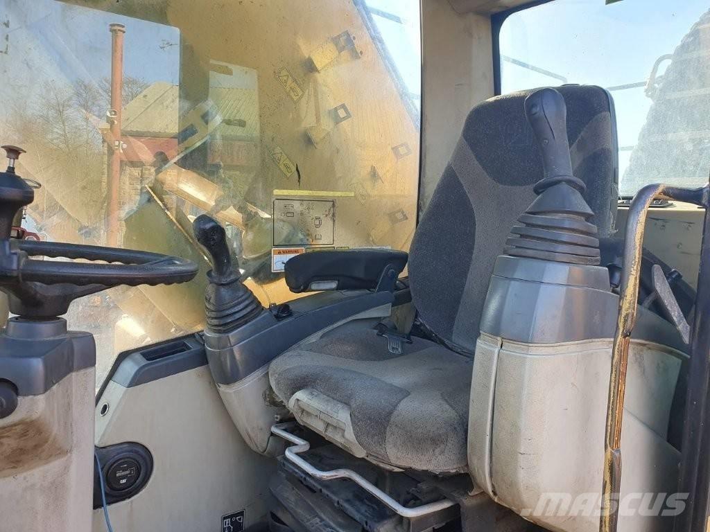CAT M 325 C MH Movimentazione rifiuti