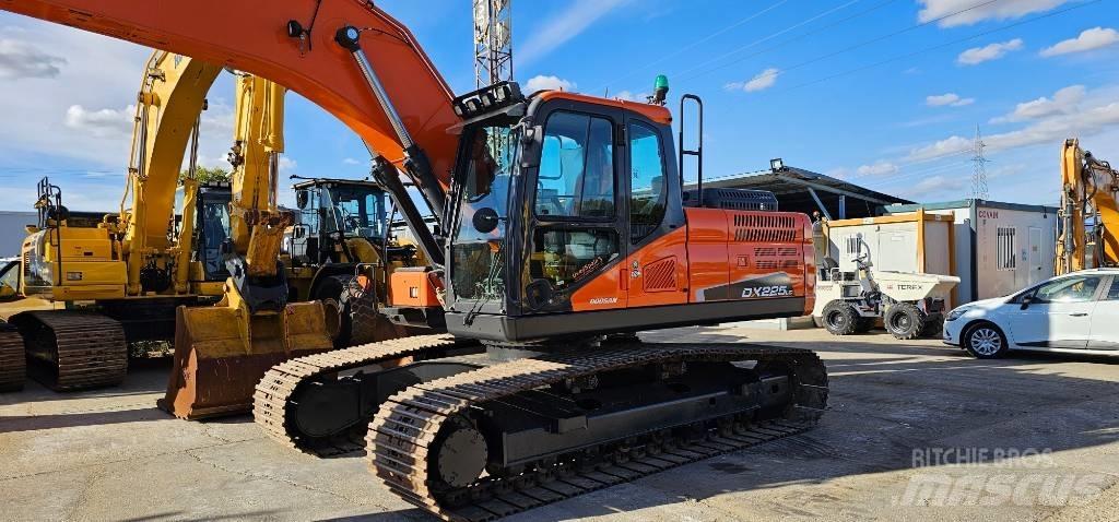Doosan DX 225 Escavatori cingolati