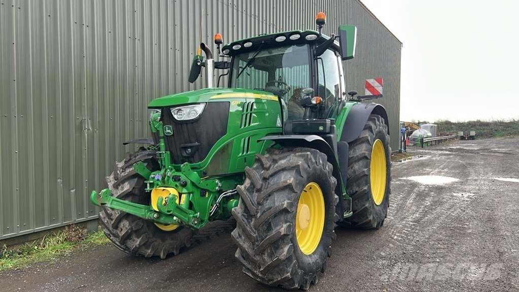 John Deere 6215R Trattori