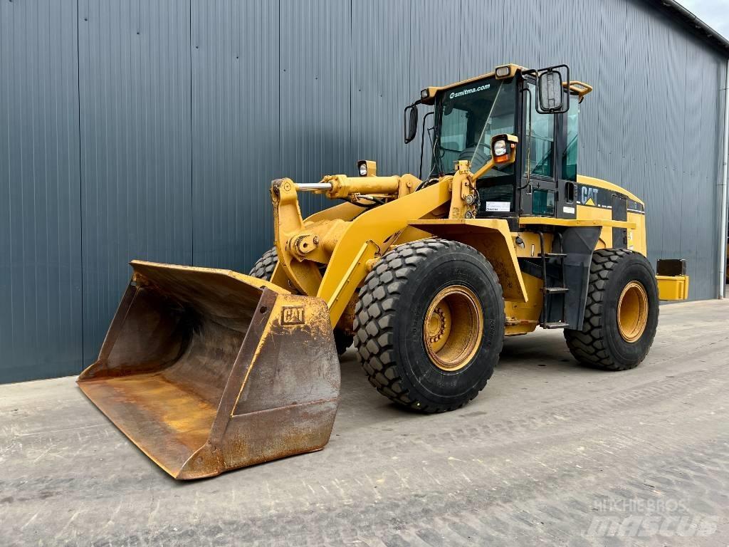 CAT 938G Pale gommate