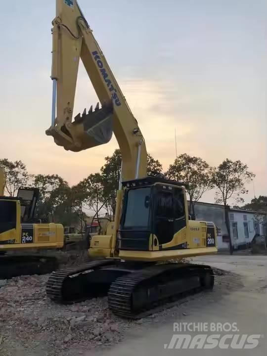 Komatsu PC200-8 Escavatori cingolati