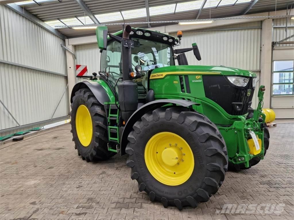 John Deere 6R 250 Trattori