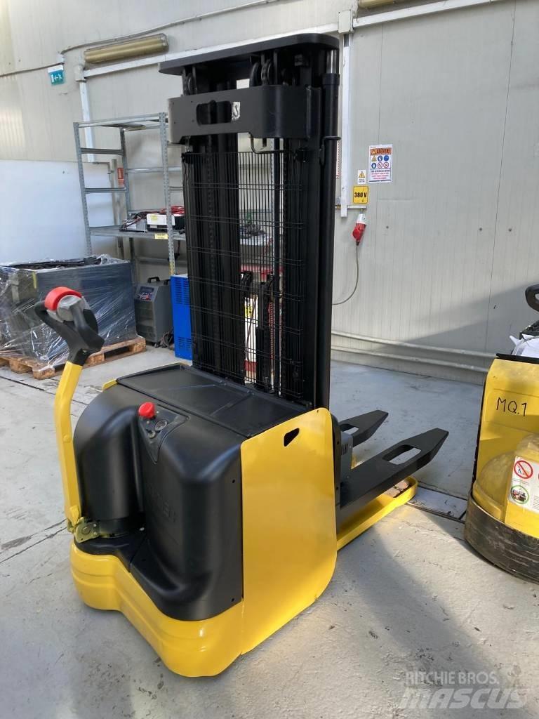 Hyster S 1.6 Transpallet uomo a terra