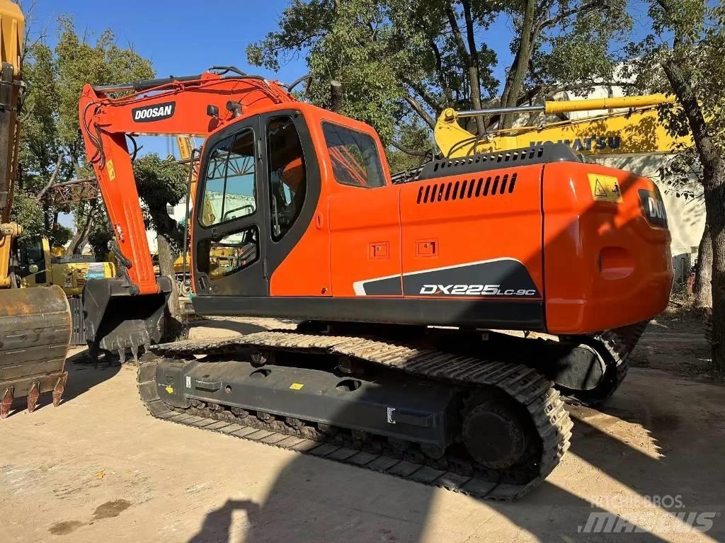 Doosan DX225-9C Escavatori cingolati