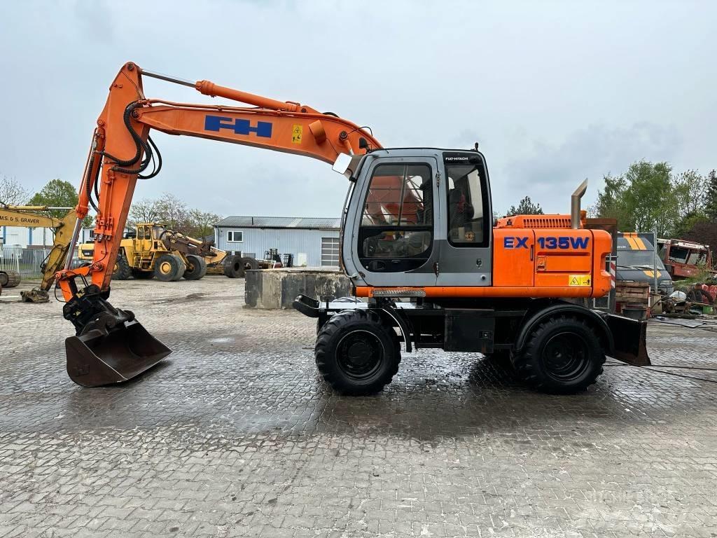 Fiat-Hitachi EX135W Escavatori gommati