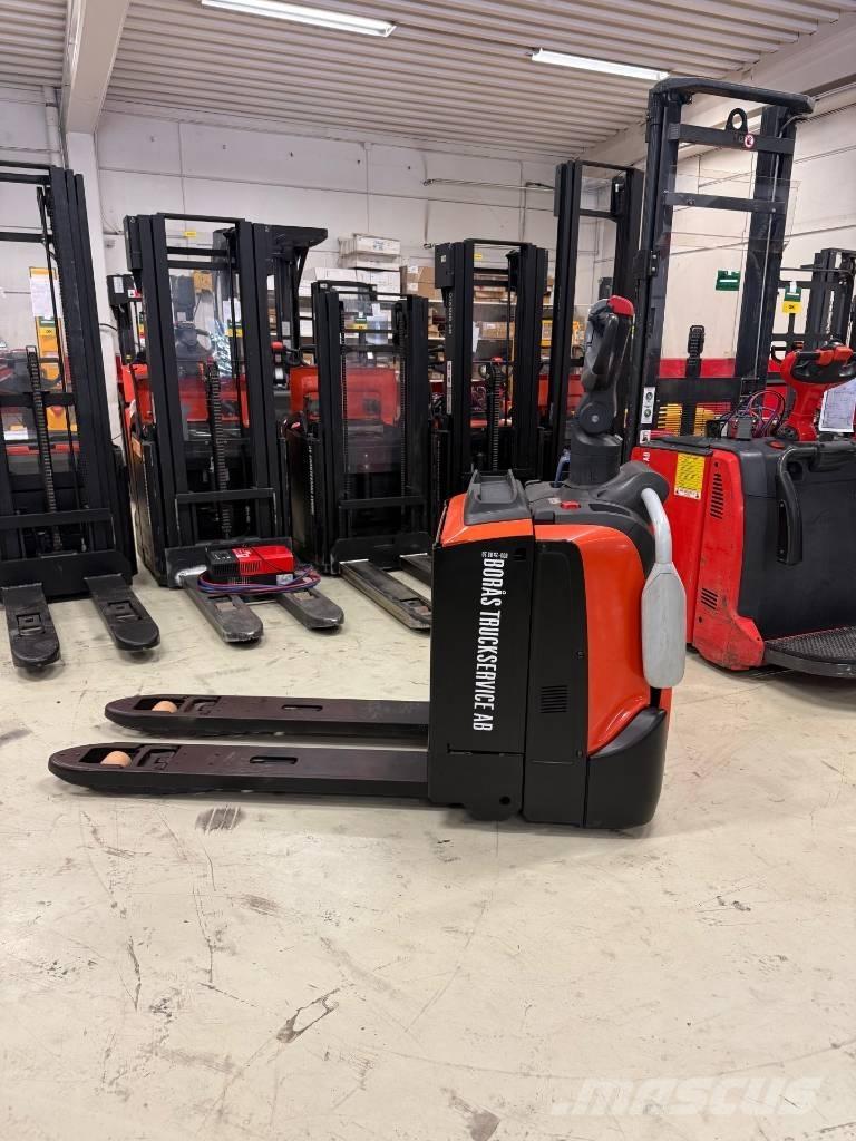 Toyota truck LPE 200 Carrelli elevatori bassi a piattaforma