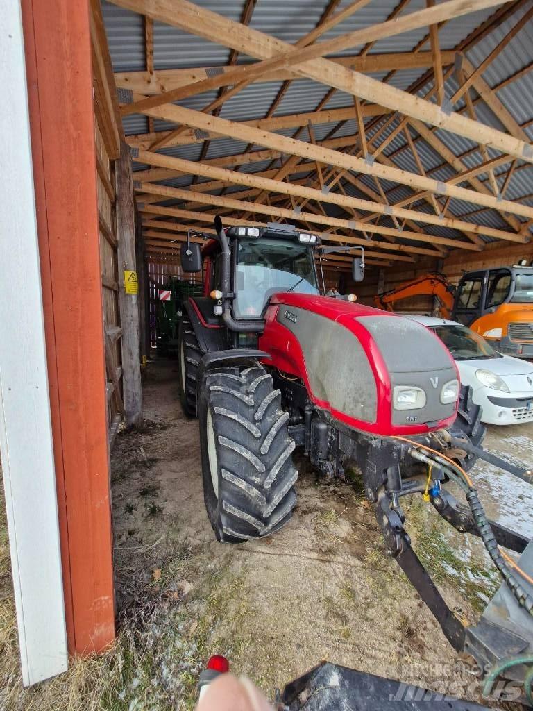 Valtra T 151 hitchec Trattori