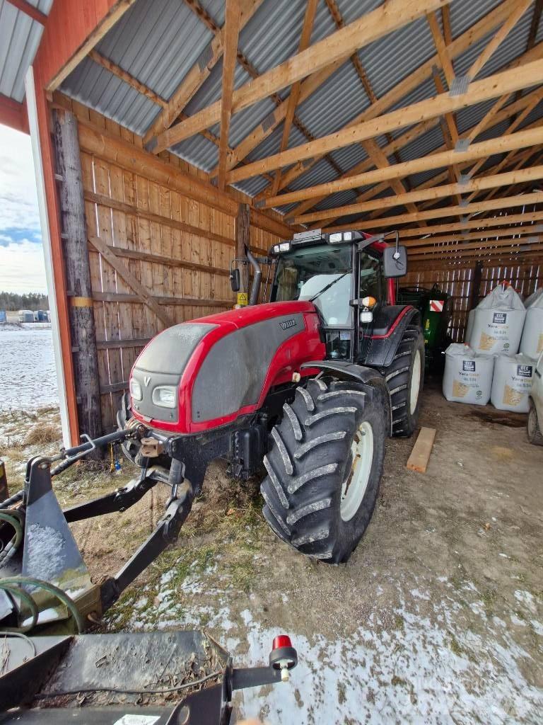 Valtra T 151 hitchec Trattori